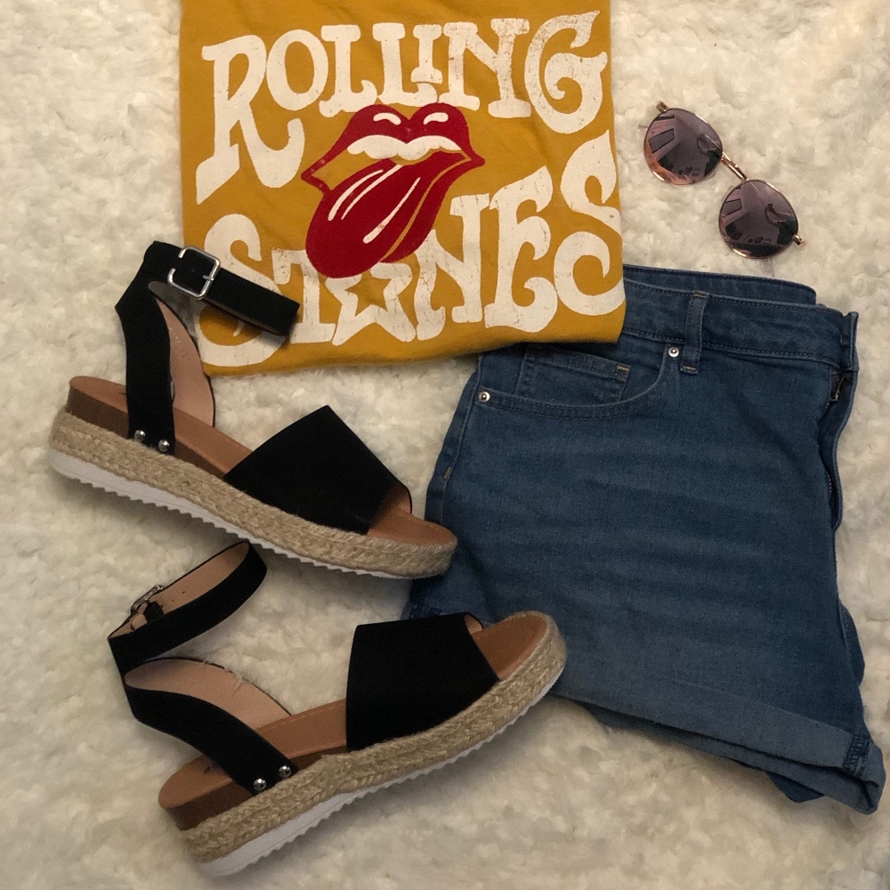 Mary Jane Black Platform Sandals